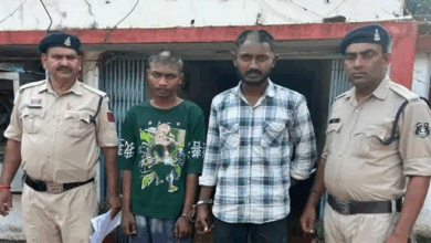 भिलाई में दवाई लेकर घर लौट रही युवती से छेड़छाड़:बाइक पर बैठाने का प्रयास किया, मना करने पर पेट में लात मारी, बाल खींचे
