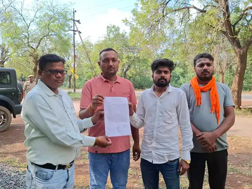 FIR के लिए धमधा पुलिस पर पैसे मांगने का आरोप:डेयरी लोन सब्सिडी ठगी मामले में केस दर्ज; IG ने लिया संज्ञान FIR के लिए धमधा पुलिस पर पैसे मांगने का आरोप:डेयरी लोन सब्सिडी ठगी मामले में केस दर्ज; IG ने लिया संज्ञान