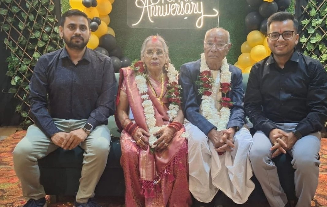 65 साल पहले रह गए थे अरमान अधूरे, 82 साल उम्र में फिर से निकली बारात; हाथ में लाठी लेकर डाली वरमाला