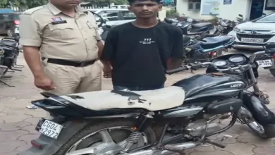 रायपुर में महिला के गले से सोने का मंगलसूत्र झपटने वाला आरोपी गिरफ्तार, पुलिस ने मोटरसाइकिल समेत किया बरामद