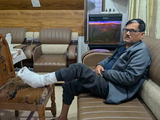 हेड कॉन्स्टेबल ने वकील और बेटे को पीटा…FIR दर्ज:कार मोड़ने के दौरान विवाद, पत्नी से भी अभद्रता, SSP ने पुलिसकर्मी को किया सस्पेंड