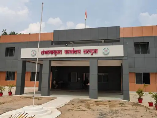 तृतीय-श्रेणी कर्मचारी को बनाया नर्सिंग-होम एक्ट का संभागीय नोडल अधिकारी:सरगुजा कमिश्नर के आदेश पर CIDA की आपत्ति, मलेरिया अधिकारी बनकर बैठा है लैब टेक्नीशियन