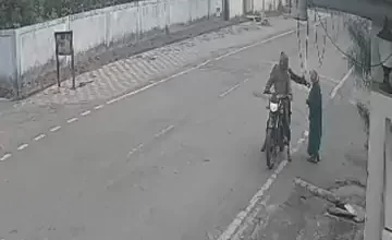 टाउनशिप में 15 मिनट में दो चेन स्नैचिंग:वारदात CCTV में कैद, मॉर्निंग वॉक पर निकली महिलाओं को बनाया निशाना,तीन आरोपी गिरफ्तार, एक की तलाश