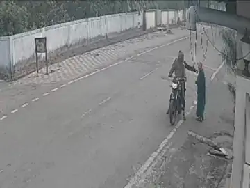 टाउनशिप में 15 मिनट में दो चेन स्नैचिंग:वारदात CCTV में कैद, मॉर्निंग वॉक पर निकली महिलाओं को बनाया निशाना,तीन आरोपी गिरफ्तार, एक की तलाश