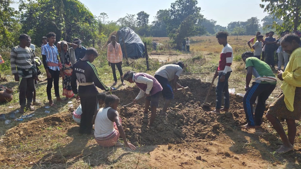 जमीन विवाद में महिला का सिर कलम, बिना सिर के दफनाया शव, दो गुटो में विवाद