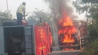 धमतरी: चंद सेकेंड में चलती ट्रक बना आग का गोला, ड्राइवर व क्लीनर ने कूदकर बचाई अपनी जान