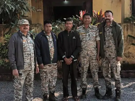 युवक ने शराबी पिता का किया मर्डर:सिर पर लकड़ी से मारा, इलाज के दौरान मौत, भाई-बहन को गाली देकर मार रहे थे पिता युवक ने शराबी पिता का किया मर्डर:सिर पर लकड़ी से मारा, इलाज के दौरान मौत, भाई-बहन को गाली देकर मार रहे थे पिता
