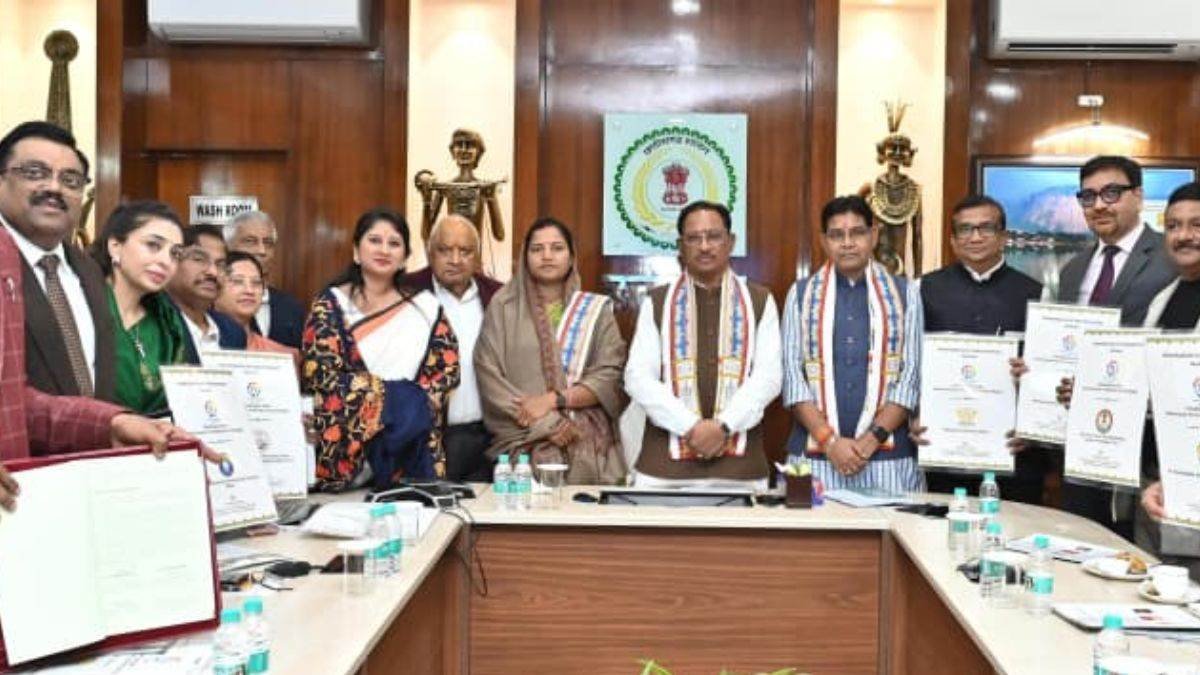 छत्तीसगढ़ के छह विश्वविद्यालयों में लागू होगा रक्षक पाठ्यक्रम, देश में अपनी तरह का पहला शैक्षणिक नवाचार है ये पाठ्यक्रम