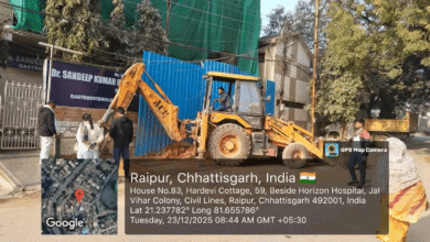 जलविहार कॉलोनी में सफाई में बाधक पाटे तोड़े गए, दो भवन स्वामियों से जुर्माना वसूला गया