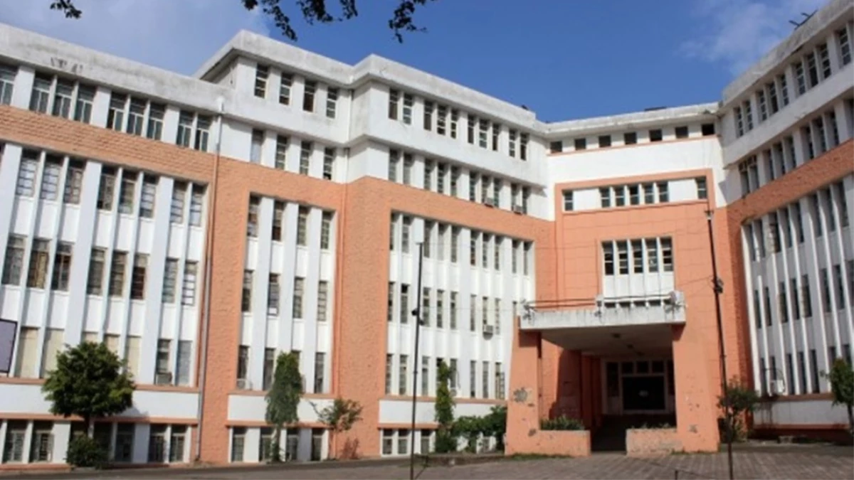 भोपाल के गांधी मेडिकल कॉलेज में बनेगा अत्याधुनिक मेगा ड्रग स्टोर, 316 करोड़ रुपये की परियोजना को मिली मंजूरी भोपाल के गांधी मेडिकल कॉलेज में बनेगा अत्याधुनिक मेगा ड्रग स्टोर, 316 करोड़ रुपये की परियोजना को मिली मंजूरी