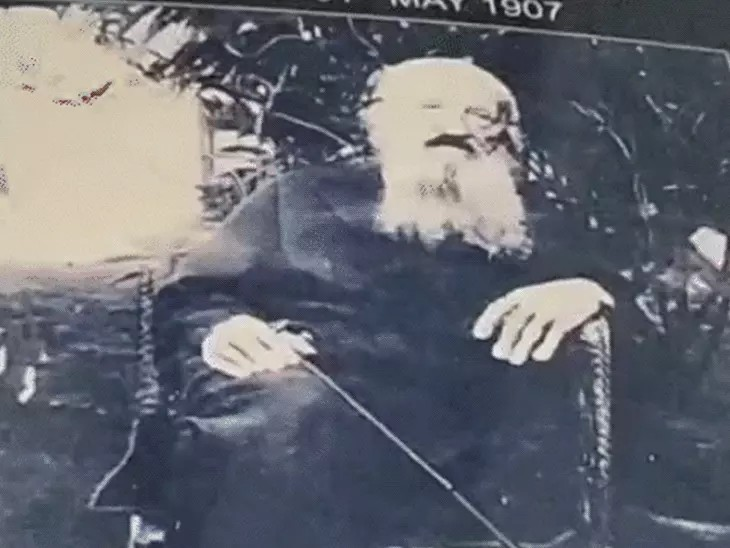 क्रिसमस पर जानिए बाइबिल के छत्तीसगढ़ी अनुवाद की कहानी:विश्रामपुर में जर्मन ने बनवाया था पहला चर्च; यहीं से प्रदेश में फैली क्रिश्चियनिटी क्रिसमस पर जानिए बाइबिल के छत्तीसगढ़ी अनुवाद की कहानी:विश्रामपुर में जर्मन ने बनवाया था पहला चर्च; यहीं से प्रदेश में फैली क्रिश्चियनिटी