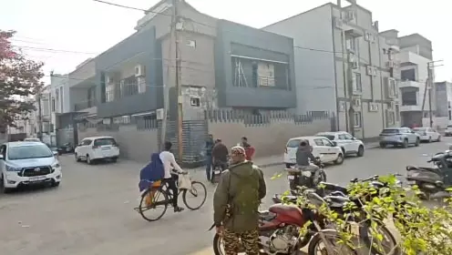 Breaking :भारतमाला घोटाला मामला : हरमीत सिंह खनूजा समेत अन्य आरोपियों के ठिकानों पर Ed की रेड Breaking :भारतमाला घोटाला मामला : हरमीत सिंह खनूजा समेत अन्य आरोपियों के ठिकानों पर Ed की रेड