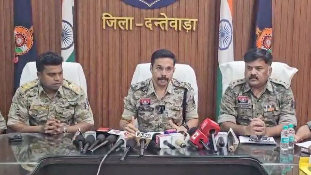 नक्सल विरोधी अभियान में बड़ी सफलता, 2025 में 272 नक्सली हुए आत्मसमर्पण नक्सल विरोधी अभियान में बड़ी सफलता, 2025 में 272 नक्सली हुए आत्मसमर्पण