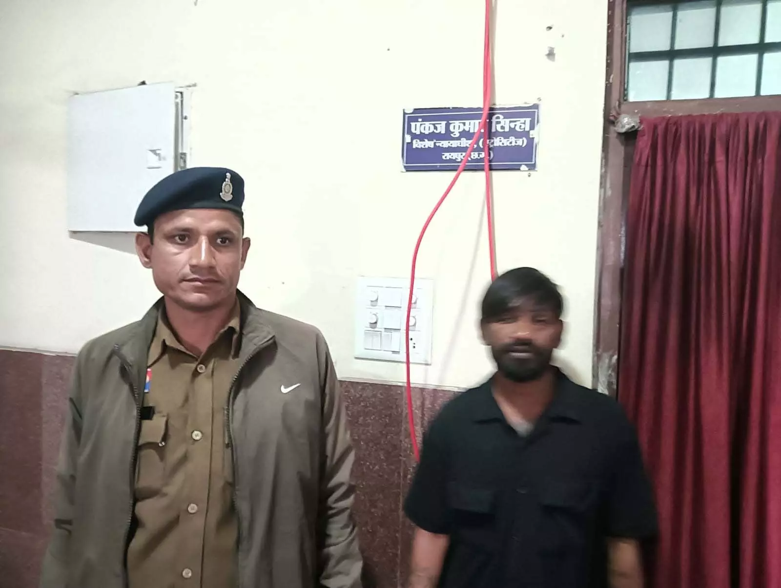 गांजा तस्कर दीपक उर्फ बबलू बबलानी को 4 साल की जेल और 40 हजार रुपये जुर्माना गांजा तस्कर दीपक उर्फ बबलू बबलानी को 4 साल की जेल और 40 हजार रुपये जुर्माना