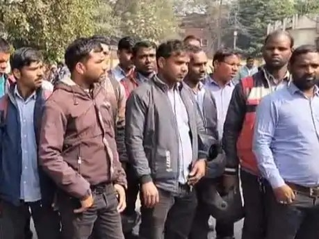 रायगढ़ में हिंडाल्को कंपनी ने 120 कर्मचारियों को निकाला:कलेक्ट्रेट पहुंच कर्मचारी, अपनी समस्याएं बताई, 15 सालों से कर रहे थे नौकरी
