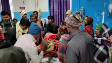बिहार के अस्पताल में हुआ गजब, करंट लगने से युवक हुआ बेहोश, फिर पैरों में चप्पल मारकर हुआ इलाज