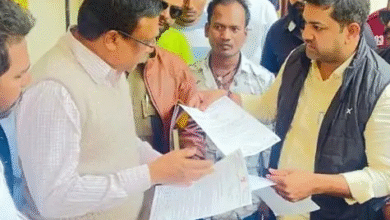 रायगढ़ में बढ़ते प्रदूषण के खिलाफ युवा कांग्रेस का प्रदर्शन:उद्योगों के लगातार विस्तार पर रोक लगाने की मांग, राष्ट्रपति और CJI के नाम आवेदन