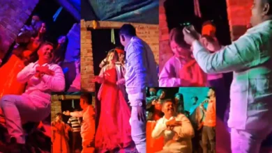 नवादा वायरल वीडियो: बार बालाओं के साथ ठुमके लगाते नजर आए मुखिया चंदन कुमार, शराबबंदी पर उठे सवाल
