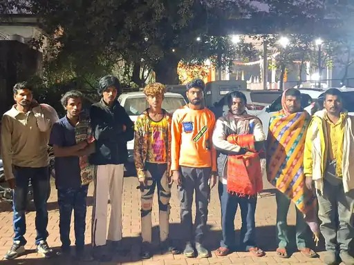 श्रद्धालु बनकर भिलाई में कथा में घुम रहे संदिग्ध:पंडित धीरेंद्र शास्त्री की हनुमंत कथा में अबतक 20 लोग हिरासत में, जांच में पहचान पत्र भी नहीं मिला श्रद्धालु बनकर भिलाई में कथा में घुम रहे संदिग्ध:पंडित धीरेंद्र शास्त्री की हनुमंत कथा में अबतक 20 लोग हिरासत में, जांच में पहचान पत्र भी नहीं मिला