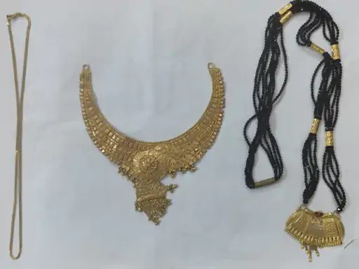दोस्त के साथ मिलकर भाई ने बहन के चुराए गहने:दीदी-जीजा काम से बाहर गए थे; 2.5 लाख के जेवर पार, जुएं में हारा पैसा