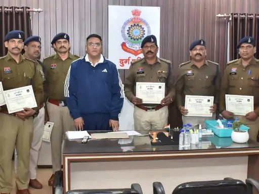 हत्या, पॉक्सो, बलात्कार मामलों में दोषियों को सजा:दुर्ग पुलिस की सटीक जांच से उम्रकैद और 20 साल तक के फैसले, अधिकारियों को किया सम्मानित
