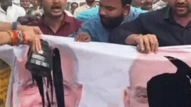 नेशनल हेराल्ड केस…कांग्रेसियों ने मोदी-शाह के पोस्टर पर पोती कालिख,VIDEO:रायपुर में बैरिकेड्स तोड़कर BJP कार्यालय घेरने निकले