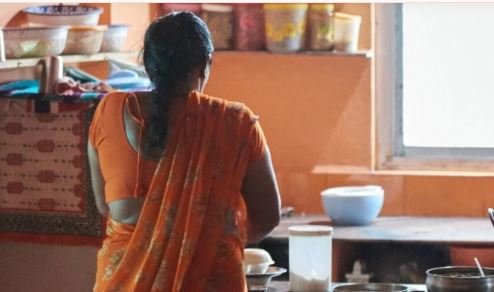साहब अकेला पाकर पकड़ते थे, डबल मीनिंग बातें करते थे, सुकमा के सीएमएचओ पर महिला कर्मचारी के सनसनीखेज इल्‍ज़ाम