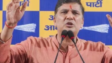 दिल्ली: सौरभ भारद्वाज समेत तीन AAP नेताओं के खिलाफ FIR दर्ज, क्या है आरोप?