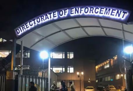 ED ने मनी लॉन्ड्रिंग केस में दिल्ली में मारा छापा, 5 करोड़ कैश, सोने-हीरे के गहने और करोड़ों की संपत्ति बरामद