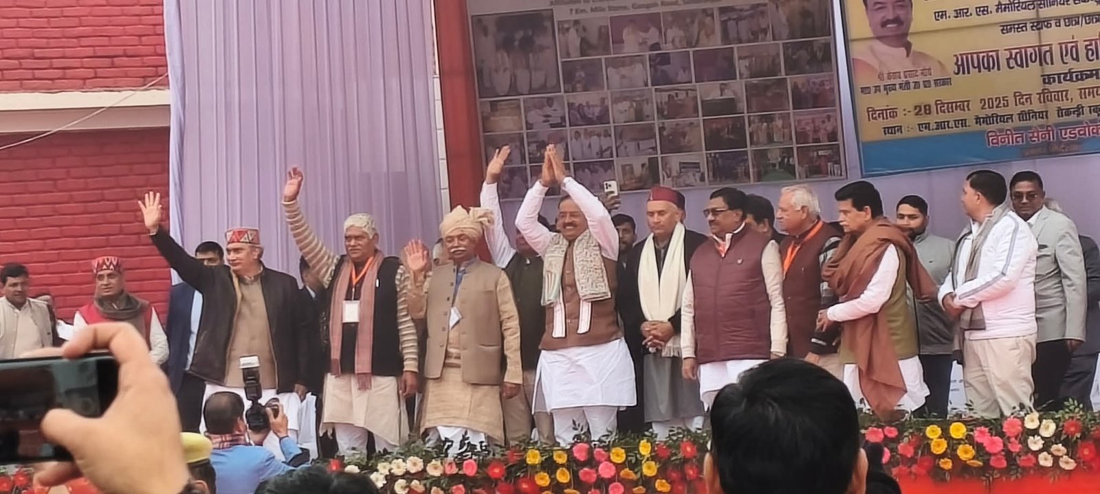 खुले मंच से हुंकार: “कांग्रेस खत्म, सपा अपराध की पहचान” — डिप्टी सीएम केशव मौर्य का वार खुले मंच से हुंकार: “कांग्रेस खत्म, सपा अपराध की पहचान” — डिप्टी सीएम केशव मौर्य का वार