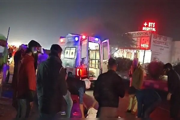 राजस्थान: खाटूश्यामजी के दर्शन के लिए आए श्रद्धालु को डंपर ने कुचला, एक घंटे सड़क किनारे पड़ी रही लाश राजस्थान: खाटूश्यामजी के दर्शन के लिए आए श्रद्धालु को डंपर ने कुचला, एक घंटे सड़क किनारे पड़ी रही लाश
