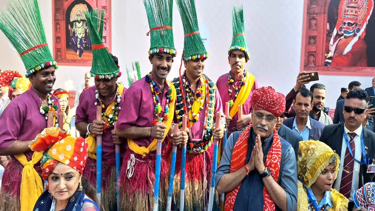 लाल किले में गूंजा “छत्तीसगढ़िया सबले बढ़िया”, UNESCO ने छत्तीसगढ़ के गेड़ी नृत्य की तारीफ की, 180 देशों के सामने लोक संस्कृति का जादू लाल किले में गूंजा “छत्तीसगढ़िया सबले बढ़िया”, UNESCO ने छत्तीसगढ़ के गेड़ी नृत्य की तारीफ की, 180 देशों के सामने लोक संस्कृति का जादू