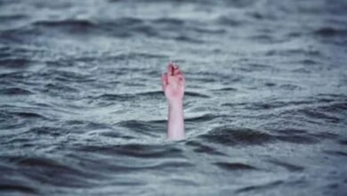 लखीमपुर खीरी: बच्चे को बैराज पर छोड़ महिला ने नदी में लगाई छलांग, गोताखोरों ने बचाया