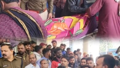 गौरेला-पेंड्रा-मरवाही: तेज रफ्तार कार की टक्कर से सहायक शिक्षक की मौत, दो बच्चे गंभीर घायल; परिजनों ने किया जमकर हंगामा