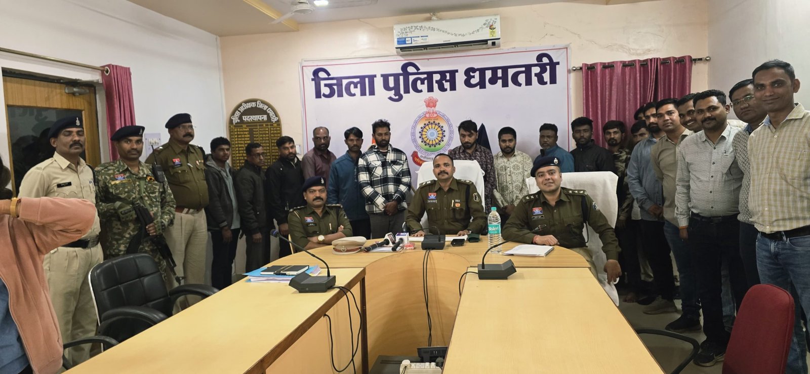धमतरी: फर्जी इनकम टैक्स अधिकारी बनकर छापेमारी करने वाले अंतर्राज्यीय गिरोह का पुलिस ने किया पर्दाफाश, 12 आरोपी गिरफ्तार