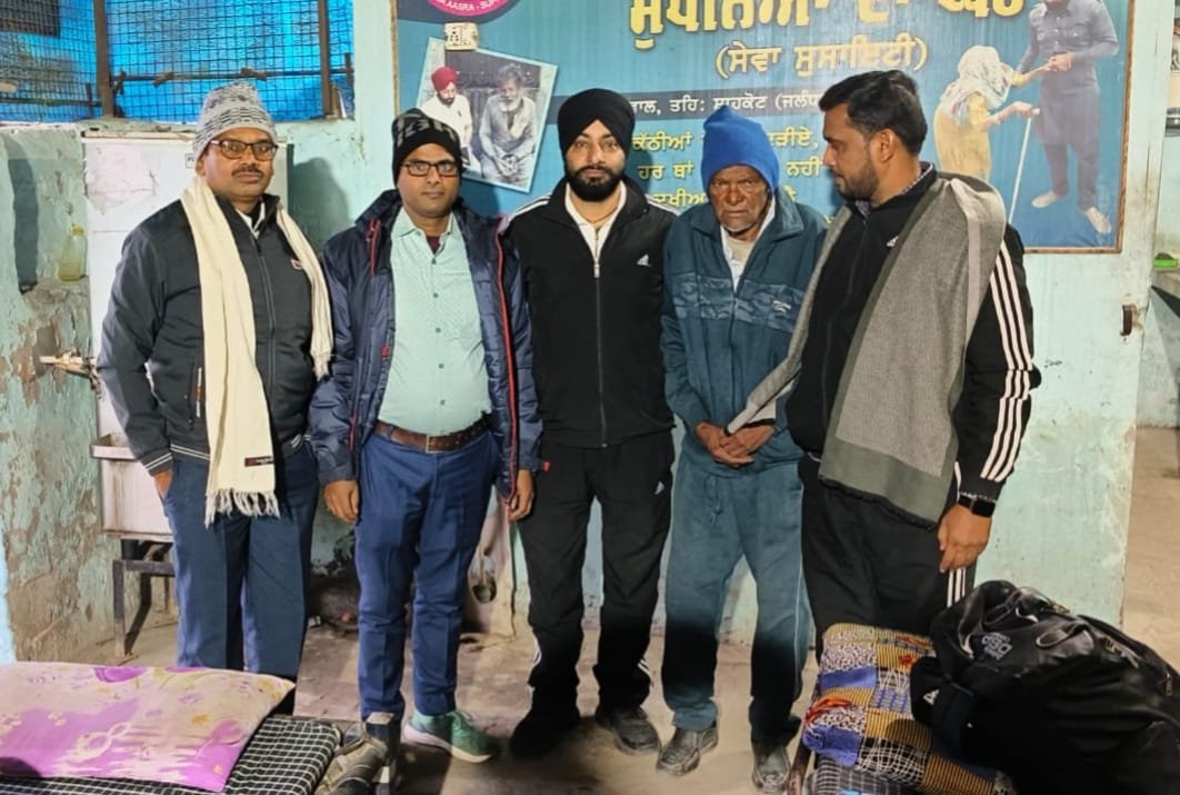 औरंगाबाद में जिस बाप को मृत समझकर बेटे ने कर दिया था अंतिम संस्कार, 24 वर्ष बाद जालंधर के वृद्धाश्रम में मिले… औरंगाबाद में जिस बाप को मृत समझकर बेटे ने कर दिया था अंतिम संस्कार, 24 वर्ष बाद जालंधर के वृद्धाश्रम में मिले…