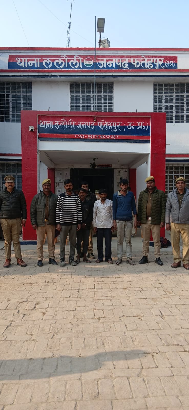 फतेहपुर बत्तख चोरी में गोलीकांड का पुलिस ने किया खुलासा: पुलिस की ताबड़तोड़ कार्रवाई, चार शातिर गिरफ्तार फतेहपुर बत्तख चोरी में गोलीकांड का पुलिस ने किया खुलासा: पुलिस की ताबड़तोड़ कार्रवाई, चार शातिर गिरफ्तार