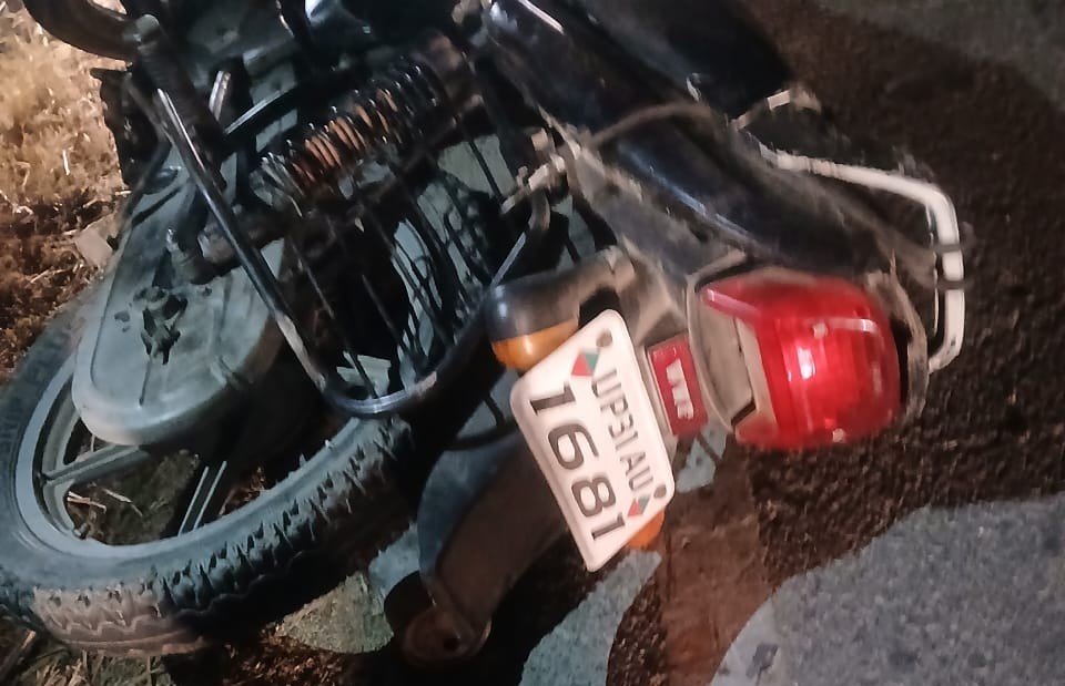लखीमपुर खीरी: अज्ञात वाहन की टक्कर से बाइक सवार की दर्दनाक मौत, परिजनों में कोहराम