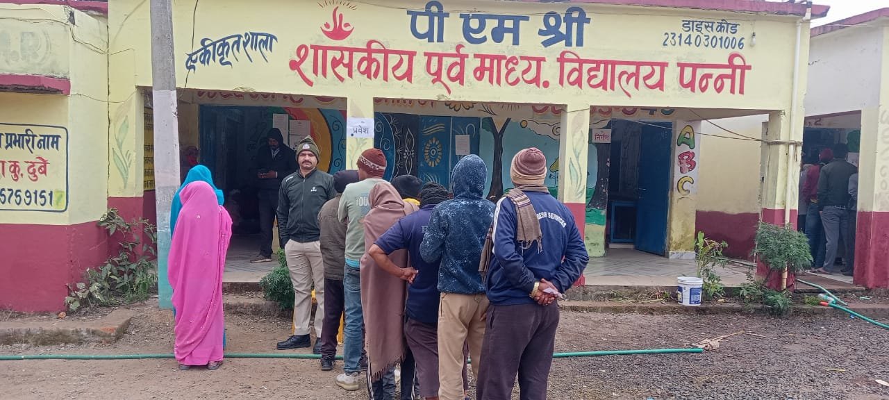 मऊगंज: सरपंच उपचुनाव में 4 प्रत्याशियों की किस्मत EVM में बंद, महिलाओं ने बढ़-चढ़कर किया मतदान मऊगंज: सरपंच उपचुनाव में 4 प्रत्याशियों की किस्मत EVM में बंद, महिलाओं ने बढ़-चढ़कर किया मतदान