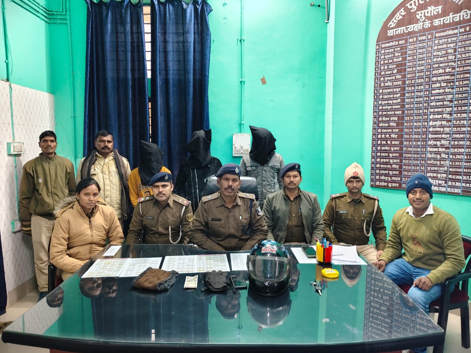 लूट के 5 घंटे बाद सलाखों के पीछे अपराधी, सुपौल पुलिस की कार्रवाई से मचा हड़कंप लूट के 5 घंटे बाद सलाखों के पीछे अपराधी, सुपौल पुलिस की कार्रवाई से मचा हड़कंप