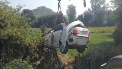 सिरोही: नेशनल हाईवे पर अनियंत्रित होकर पलटी कार, एक की मौत; एक गंभीर घायल