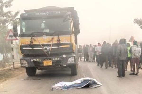 धमतरी में दर्दनाक हादसा: मॉर्निंग वॉक पर निकले सेवानिवृत्त शिक्षक की हाइवा की चपेट में आने से मौत धमतरी में दर्दनाक हादसा: मॉर्निंग वॉक पर निकले सेवानिवृत्त शिक्षक की हाइवा की चपेट में आने से मौत