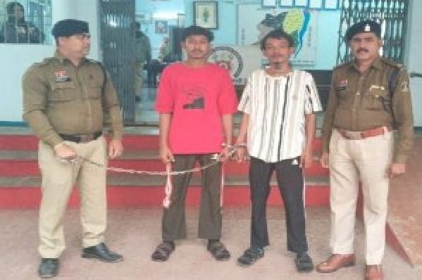 धमतरी: सेमरा (बी) रोहित नाग हत्याकांड मामला, पुलिस ने दो फरार मुख्य आरोपियों को किया गिरफ्तार धमतरी: सेमरा (बी) रोहित नाग हत्याकांड मामला, पुलिस ने दो फरार मुख्य आरोपियों को किया गिरफ्तार