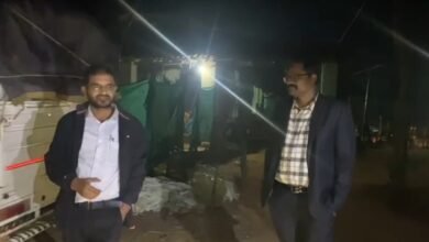 बलरामपुर: धान की कालाबाजारी रोकने सड़कों पर उतरे कलेक्टर, कई किलोमीटर तक पीछा कर पकड़े दो पिकअप बलरामपुर: धान की कालाबाजारी रोकने सड़कों पर उतरे कलेक्टर, कई किलोमीटर तक पीछा कर पकड़े दो पिकअप