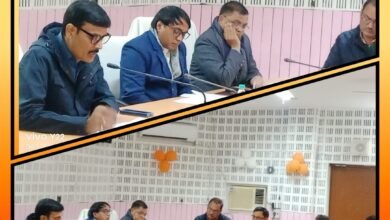 बलिया: किसानों के मुआवजे में देरी पर डीएम सख्त, फाइलें तत्काल निस्तारित करने के दिए निर्देश, प्रोजेक्ट मैनेजर को दी चेतावनी