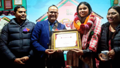 गांव की बेटी ने छू लिया आसमान: थारू समाज की पहली महिला पायलट बनी टीका चौधरी
