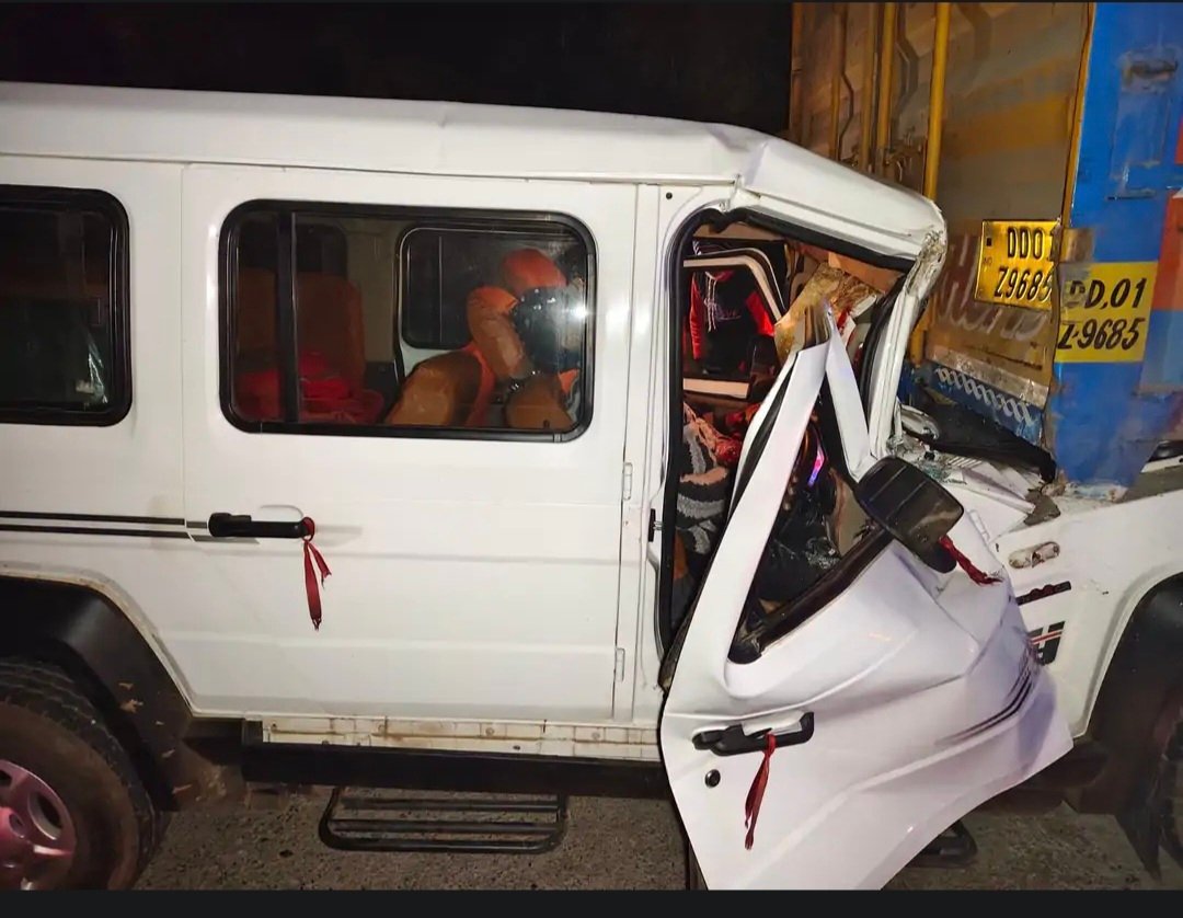 संगम स्नान का सपना रह गया अधूरा! मैहर हाईवे पर ‘काल’ बनकर खड़ा था कंटेनर, 4 श्रद्धालुओं की मौके पर मौत संगम स्नान का सपना रह गया अधूरा! मैहर हाईवे पर ‘काल’ बनकर खड़ा था कंटेनर, 4 श्रद्धालुओं की मौके पर मौत