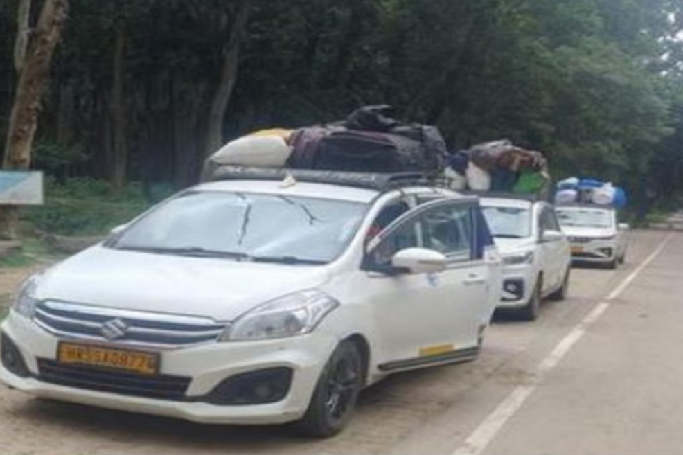 लखीमपुर खीरी: भारतीय टैक्सियों के नेपाल में प्रवेश पर रोक, यात्रियों की बढ़ीं मुश्किलें; गौरीफंटा बॉर्डर से लौटीं