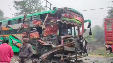 उत्तर प्रदेश: कोहरे में आपस में टकराईं दो डबल डेकर बसें, 10 घायल और तीन की हालत नाजुक