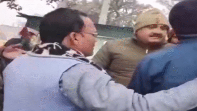 किसी का गुलाम नहीं हूं… यूपी पुलिस के दरोगा ने दी धमकी, युवकों को पीटा; वीडियो हुआ वायरल